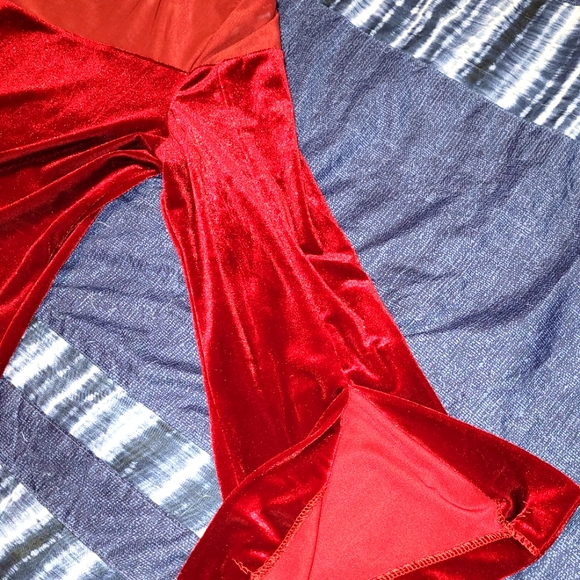 2 FOR 1 Ladies Guillaume brand Cranberry Red & Black velour Dresses, Both - Picture 4 of 5